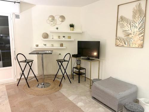 Studio charmant au cœur de Cannes avec balcon et parking