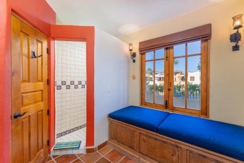 Galería fotográfica de Casa Juanchi Mountain views and just steps from restaurants, pool, and the beach of Loreto Bay en Loreto