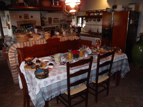 Restoran või mõni muu söögikoht majutusasutuses B&B CASA MEDIEVALE DEL MUGNAIO (1300)