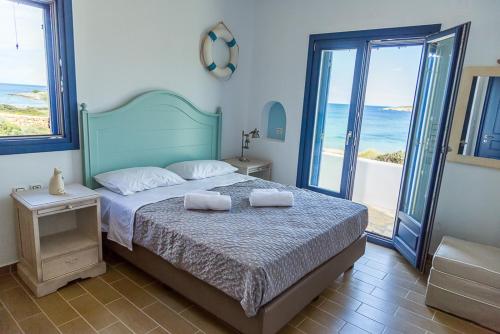 a bedroom with a bed with two towels on it at Villa Vasiliki in Leipsoi