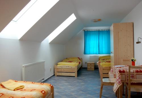 Postel nebo postele na pokoji v ubytování Pension Camp Prager