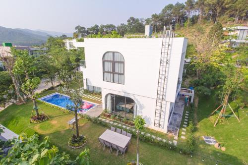 an aerial view of a white house with a pool at Venus An Khang's villa F2-15 in Vĩnh Phúc