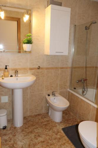 Bilik mandi di Casa Flamingo Private Residence