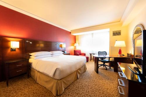 Ein Bett oder Betten in einem Zimmer der Unterkunft Aguascalientes Marriott Hotel