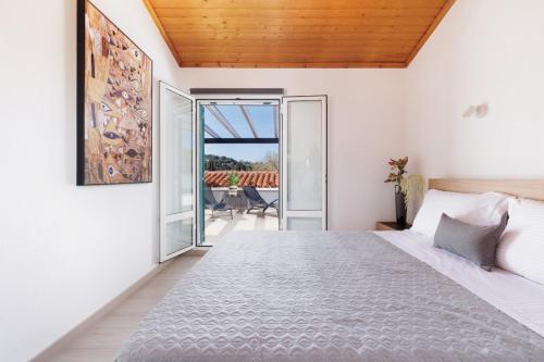 a bedroom with a bed and a balcony at MM luxury studios&villas in Kompítsion