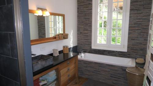 a bathroom with a sink and a mirror at Villa Colin, la tête dans les bois, à deux pas de la mer, classée 4 étoiles in Yport