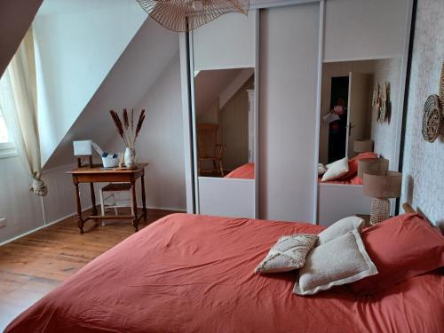 Llit o llits en una habitació de Chambre avec sdb