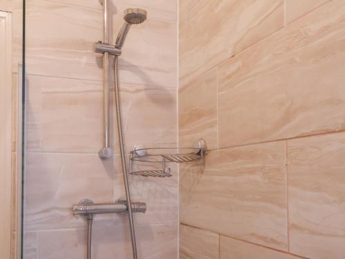 Ένα μπάνιο στο Sunnyside Holiday Apartment 1
