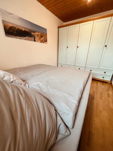 Katil atau katil-katil dalam bilik di Frieda - Ferienwohnung mit Deichblick