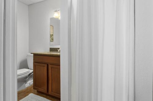 Bathroom sa Ocean Front Penthouse Suite Panoramic Views of Gulf,Pensacola Beach,Pier, & Bay