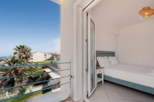 a bedroom with a bed and a view of the ocean at Privilegio Studio 2 in Kanali