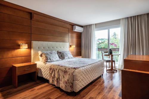 Ένα ή περισσότερα κρεβάτια σε δωμάτιο στο Hotel Alpestre