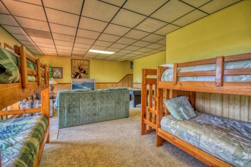 a room with bunk beds and a desk at Awesome Views #701 in Gatlinburg