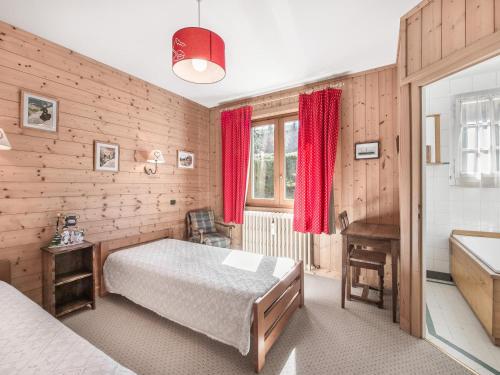 Appartement Megève, 3 pièces, 6 personnes - FR-1-453-22にあるベッド