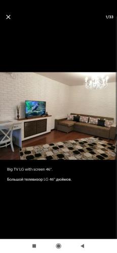Un televizor și/sau centru de divertisment la Уютная квартира с обстановкой, 2 этаж