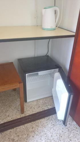  Residencia Aldosa -  Room  picture :   Shower    Bath    TV                           