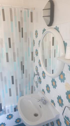  Residencia Aldosa -  Room  picture :   Shower    Bath    TV                           