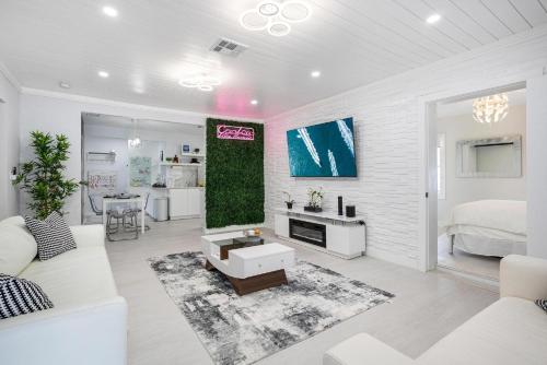a white living room with a white couch and a bed at Coco Loco - Little Havana in Miami