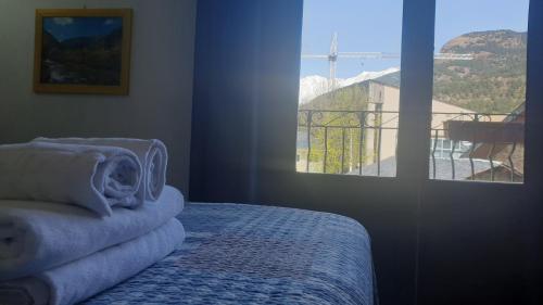  Residencia Aldosa -  Room  picture :   Shower    Bath    TV                           