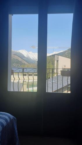  Residencia Aldosa -  Room  picture :   Shower    Bath    TV                           