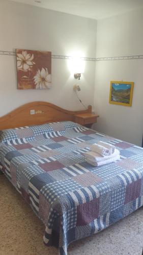  Residencia Aldosa -  Room  picture :   Shower    Bath    TV                           