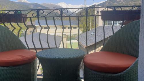  Residencia Aldosa -  Room  picture :    Shower    Bath    TV                            