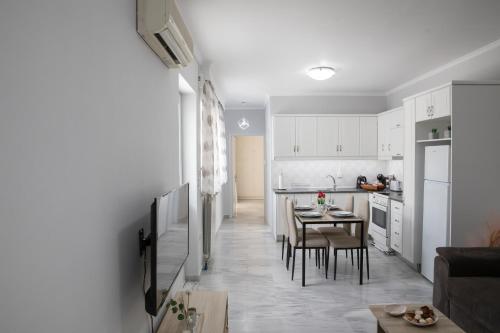 a kitchen and living room with a table and chairs at Iliana's House in Zipárion