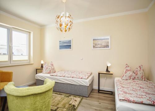 Postel nebo postele na pokoji v ubytování modernes Ferienhaus mit eigenem Garten und Terrasse - Ferienhaus Bauernrose