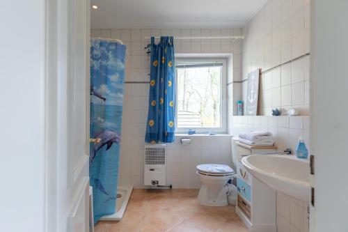 Koupelna v ubytování Haus am See