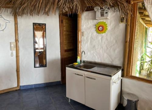 Kuchyň nebo kuchyňský kout v ubytování Bora Bora Bungalows