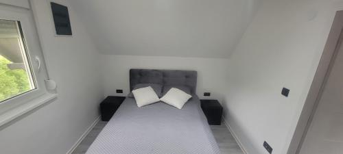 a room with a bench with two pillows on it at Vila Jovana in Vrdnik