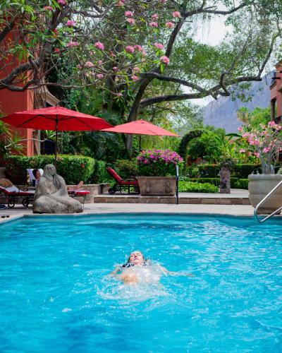 Der Swimmingpool an oder in der Nähe von Hacienda de los Santos