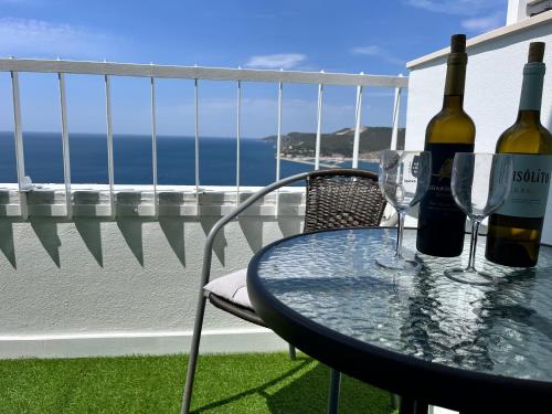 Axenic Retreat - Panoramic Ocean View, Sleeps 4, Ensuite Bathroom, New Redesign