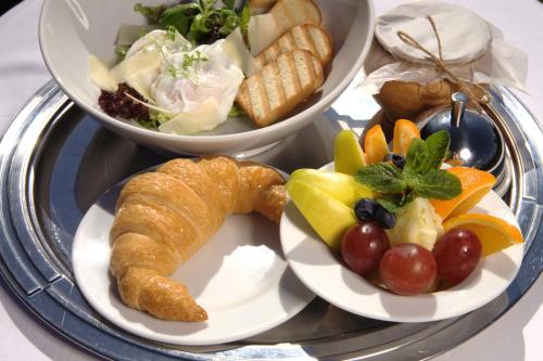 Makanan di atau berdekatan hotel