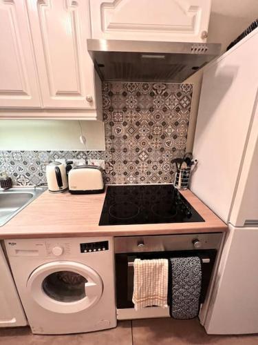 Η κουζίνα ή μικρή κουζίνα στο Beautiful flat sleeps 4 in Taplow Maidenhead Near Windsor and Ascot racecourses Near Legoland