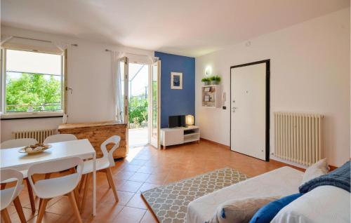 Ruang duduk di Cozy Home In Moneglia With Wifi