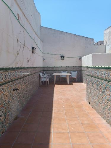 a patio with a table and chairs on a building at Céntrico melilla in Melilla