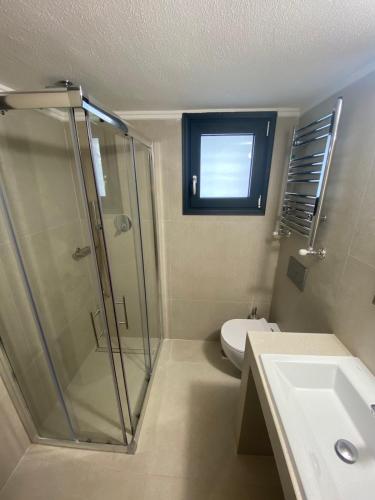 Bilik mandi di Toumba apartments
