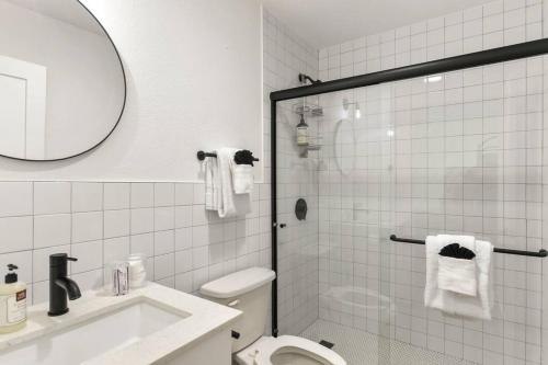 Un baño de Mokuauia Studio suite.nui