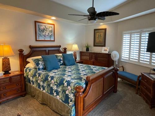 a bedroom with a bed and a ceiling fan at Beach Villas at Kahalu'u in Kailua-Kona