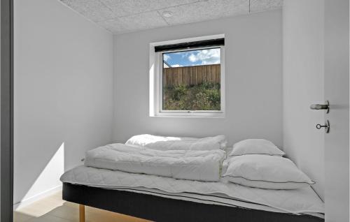 Postel nebo postele na pokoji v ubytování Lovely Home In Ebeltoft With Indoor Swimming Pool