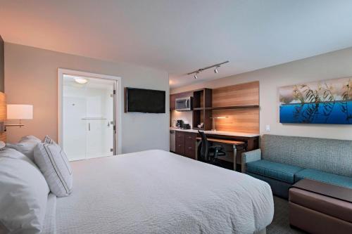 Letto o letti in una camera di TownePlace Suites by Marriott Lakeland