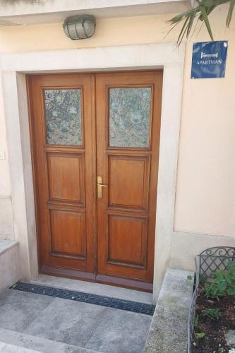 Apartments with parking space Cres - 21116