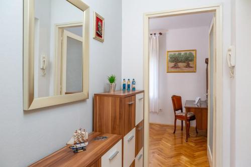 Apartments with WiFi Split - 21345