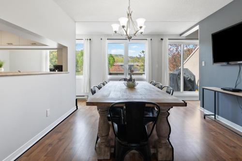 a dining room with a table and chairs at Mountain View Wintergreen Home 84140 in Blue Mountains
