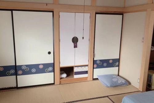 Katil atau katil-katil dalam bilik di 一番館※温泉街に近く、心が落ち着く別荘地同樺順荘