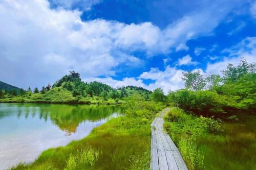Landskap semula jadi dekat dengan chalet