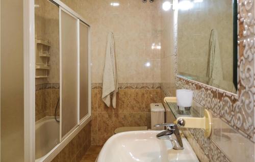 a bathroom with a sink and a mirror and a tub at Amazing Home In Olvera With 4 Bedrooms, Wifi And Outdoor Swimming Pool in Olvera
