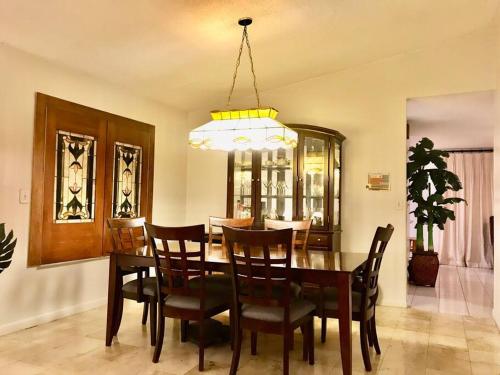 Pool House in Tropical Miami photo 12