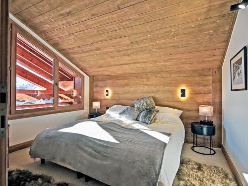a bedroom with a bed with a wooden ceiling at Chalet Les Menuires, 7 pièces, 10 personnes - FR-1-613B-12 in Levassaix